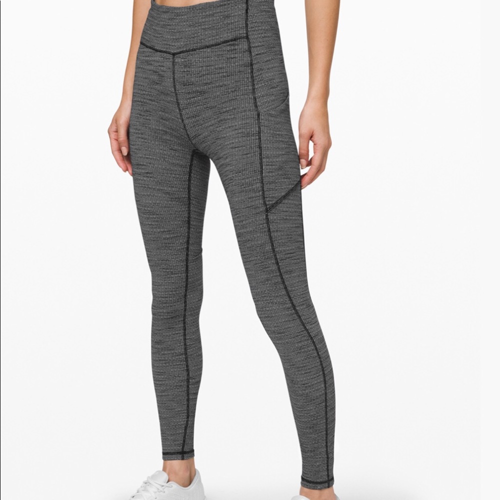 Lululemon Speed Up Tight 28” size 6